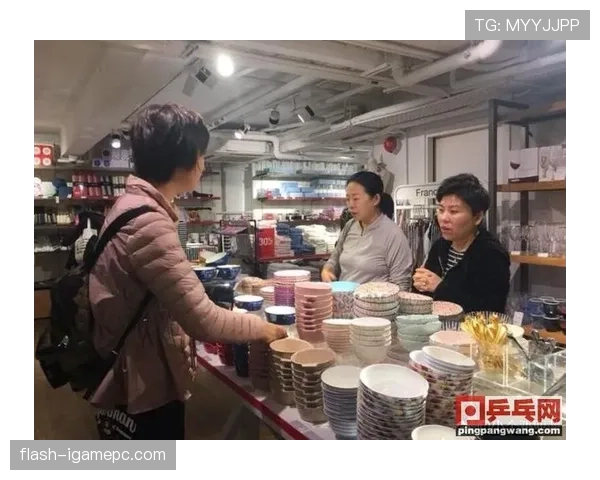 假设邓亚萍逛街随手刷卡，旁边那一圈人的表情像见了外星人